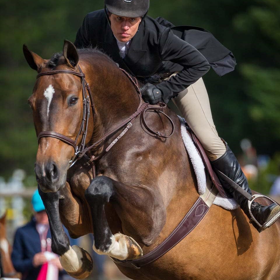 lisa-shane-competing-in-cascade-hunter-derby